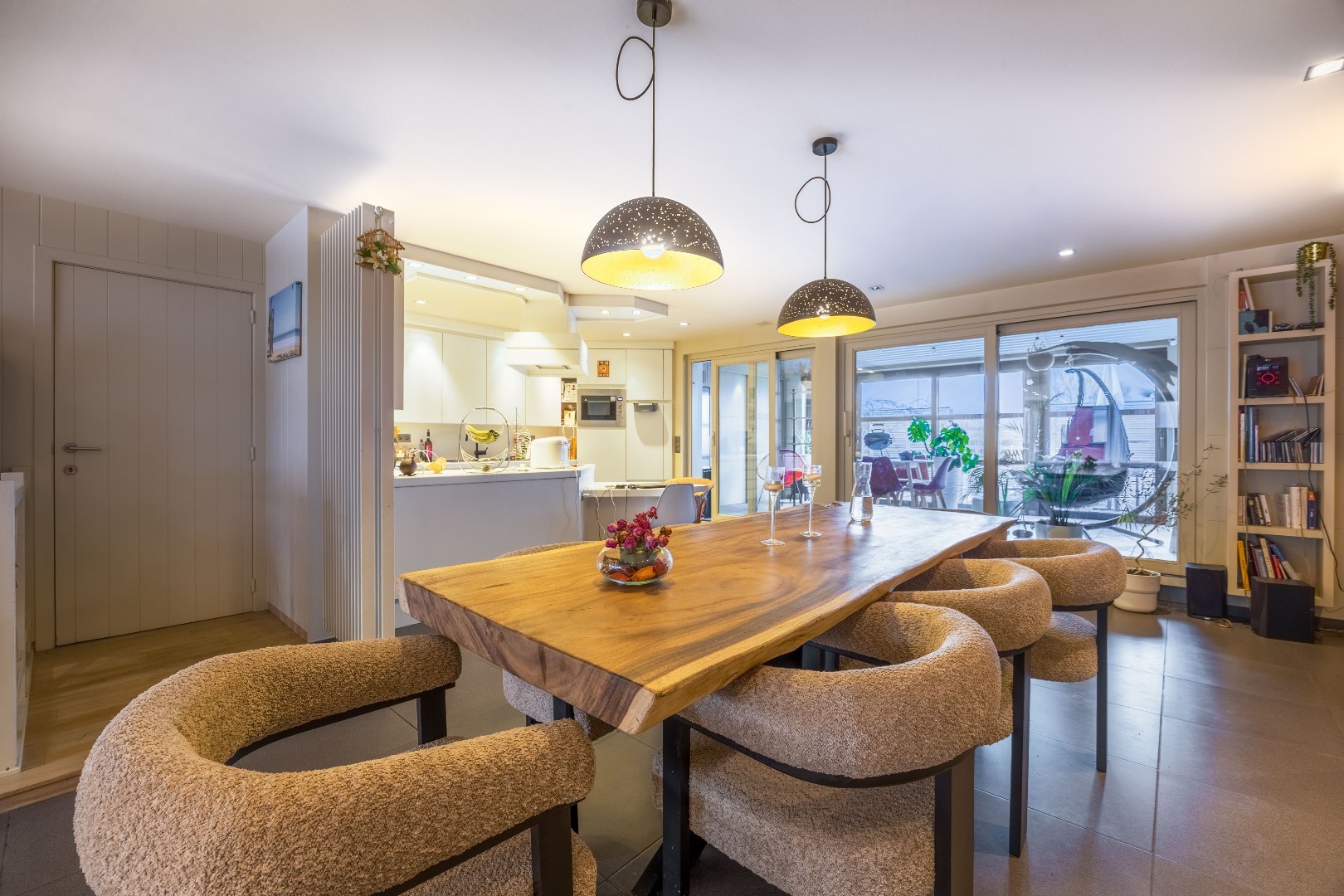 Prachtige woning met dubbele garage en tuin - foto 2