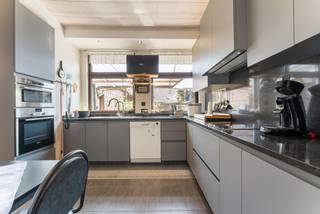 Charmante woning op rustige locatie in Heule te koopDeze charmante woning in Sint-Katarina (Heule) is gelegen op een zuidgeoriënteerd perceel van 514...