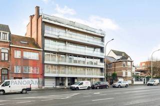 Strategically located office building, located on the border of Sint-Jans-Molenbeek and Dilbeek, just a few hundred meters from the Ring. The...