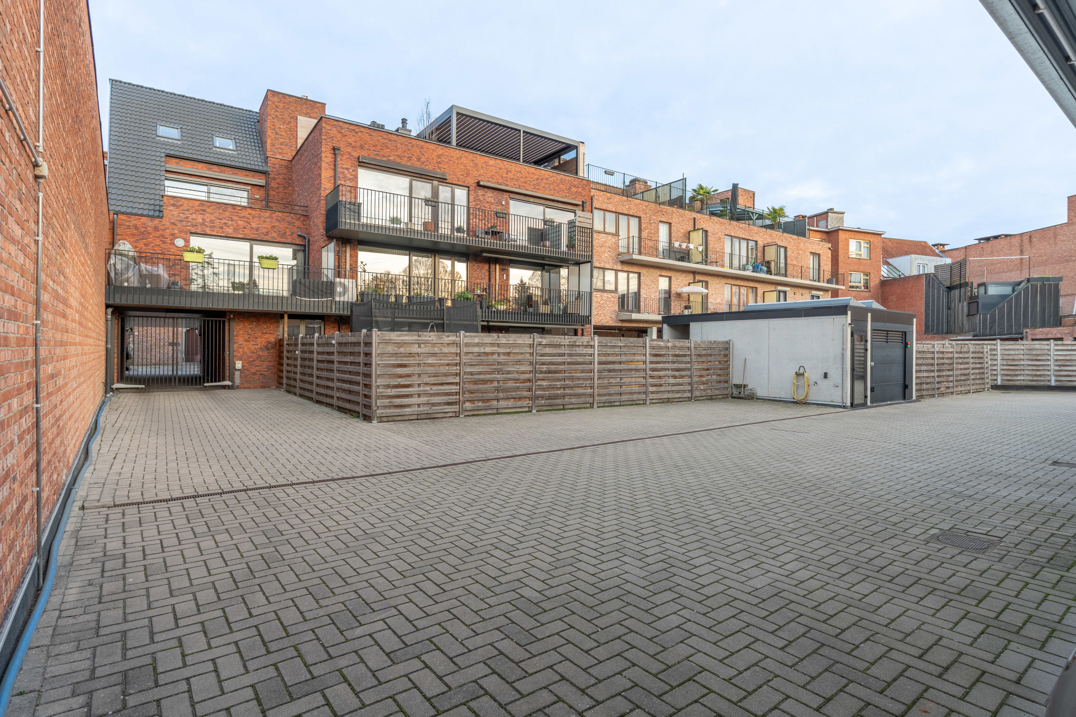 Zeer gunstig gelegen ondergrondse autostaanplaatsen te koop! - foto 4