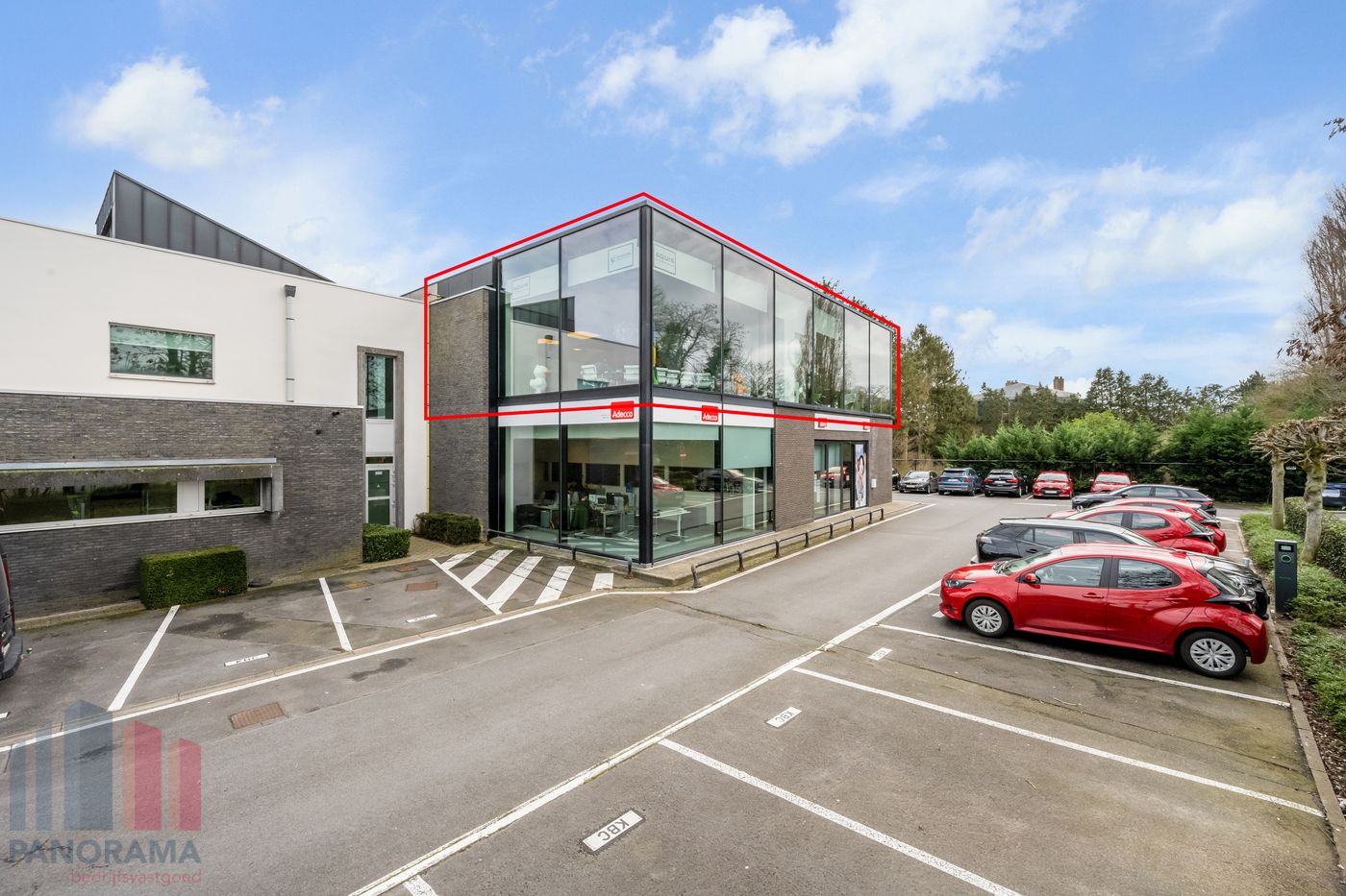 Uitzonderlijk goed gelegen instapklare kantoorruimte met parking - foto 2