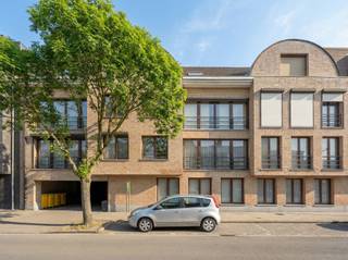 Zeer net onderhouden gelijkvloers appartement met 3 slaapkamers, garagebox en koer op wandelafstand van het centrum van Turnhout! EPC label...