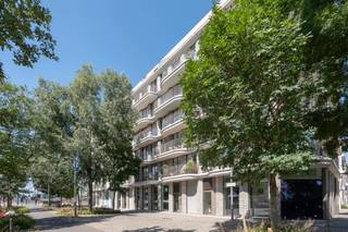 <p>Residence Eiland consists of 28 apartements and 3 commercial spaces, with a stunning view across the Schelde and the MAS.</p>
<p>The finishing will be completly done according to your specifications.</p>
<p>Underground parking spaces, private storage rooms and a spacious bicycle storage are provided.</p>
<p>Prices and plans: www.projecteiland.be</p>
