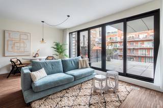 Dit instapklare appartement op de 2de verdieping van een hedendaags gebouw ligt op een absolute toplocatie tussen de Scheldekaaien en...