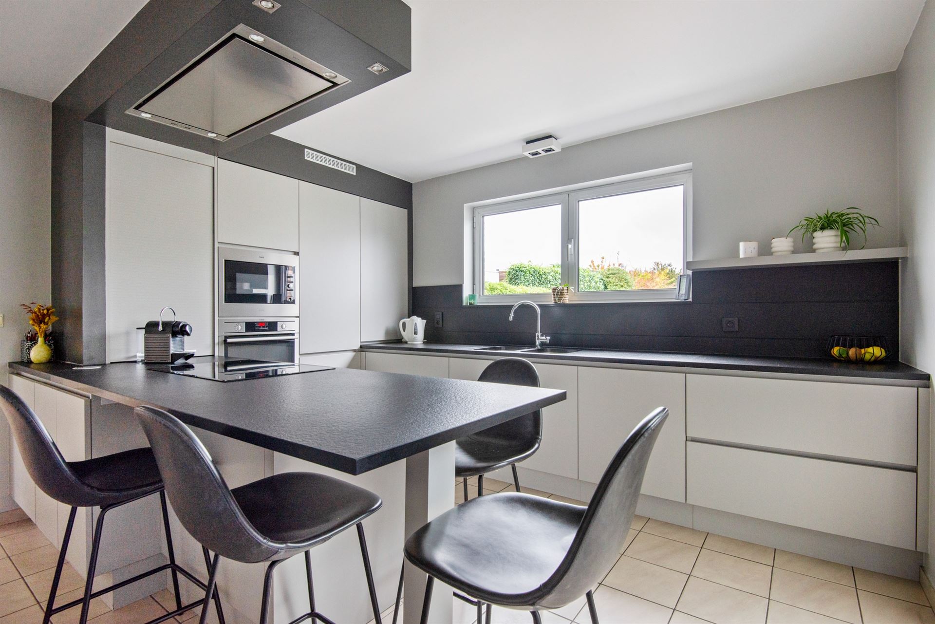 Rijwoning met een breedte van 13 meter met 3 zeer grote slaapkamers. - foto 3