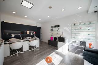 Charmant handelspand met woonst, op de Grote Markt in Menen.Op de Grote Markt in Menen ontdek je dit charmante handelspand met woonst, een plek waar...