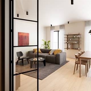 <p><span>OPENDEUR zaterdag 7 februari 10-13u + 14-16u | zondag 8 februari 10-13u</span></p><p><span><br />Bezoek het afgewerkte kijkappartement!</span></p><p><span> </span></p><p><span>WONEN ZONDER COMPROMISSEN IN HET HART VAN DE STAD</span></p><p><span> </span></p><p><span>Een kleinschalige residentie in volle centrum met 5 standingvolle appartementen.</span></p><p><span>Op enkele passen van de Grote Markt, het station en de Casinotuin zorgt een hoekligging voor extra veel natuurlijk licht, dit aangevuld met een zalig open zicht en een schitterende oriëntatie.  Deze comfortabele woonappartementen genieten van een onberispelijke afwerking en voorzien in 130 m² woonplezier, 11,5 m² buitenruimte en een grote kelderberging.</span></p><p><span> </span></p><p><span>Een doordachte indeling zorgt voor heel veel wooncomfort :</span></p><ul><li><span>ruime inkom aangevuld met apart toilet en praktische vestiairekast</span></li><li><span>grote berging met plaats voor wasmachine en droogkast</span></li><li><span>zalige leefruimte met goed voorziene keuken en aanpalend inpandig woonterras</span></li><li><span>2 slaapkamers</span></li><li><span>dressing</span></li><li><span>badkamer uitgerust met bad, douche, toilet en dubbele lavabo</span></li><li><span>woonterras vooraan en klein terras achteraan<br /><br /></span></li></ul><p><span> </span></p><p><span>Deze appartementen zijn standaard voorzien van de nieuwste technieken : warmtepomp, vloerverwarming, zonnepanelen en ventilatiesysteem D.   <br />Een grote kelderbering voor elk appartement en mogelijkheid van een autostaanplaats op enkele passen tegenover het gebouw.  </span></p><p><span> </span></p><p><span>Dit appartement op het eerste verdiep wordt volledig geschilderd opgeleverd.<br />Verkoop onder registratierechten, 2% mogelijk.</span></p><p><span> </span></p><p><span>CENTRUM LIGGING<br />MOOIE EXTRA LARGE AFMETINGEN<br />ZALIG TERRAS<br />ENERGIEZUINIG<br /><br /></span></p><p><span> </span></p>