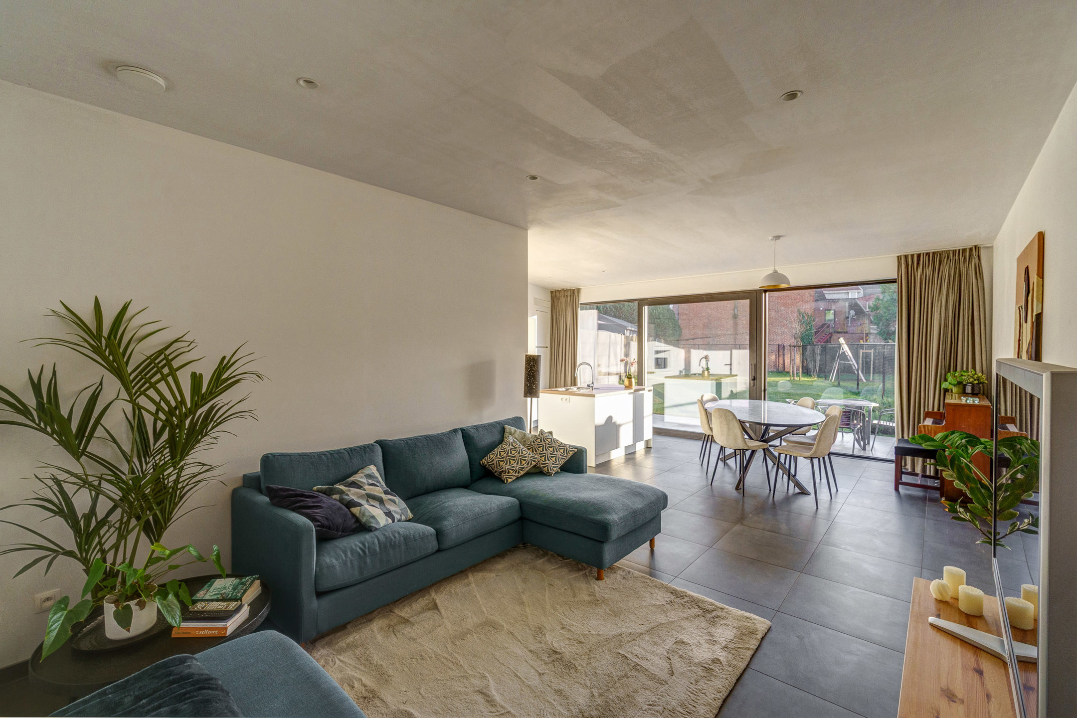 Ruim gelijkvloers app met grote tuin, berging en autostaanplaats in Berlaar - foto 2