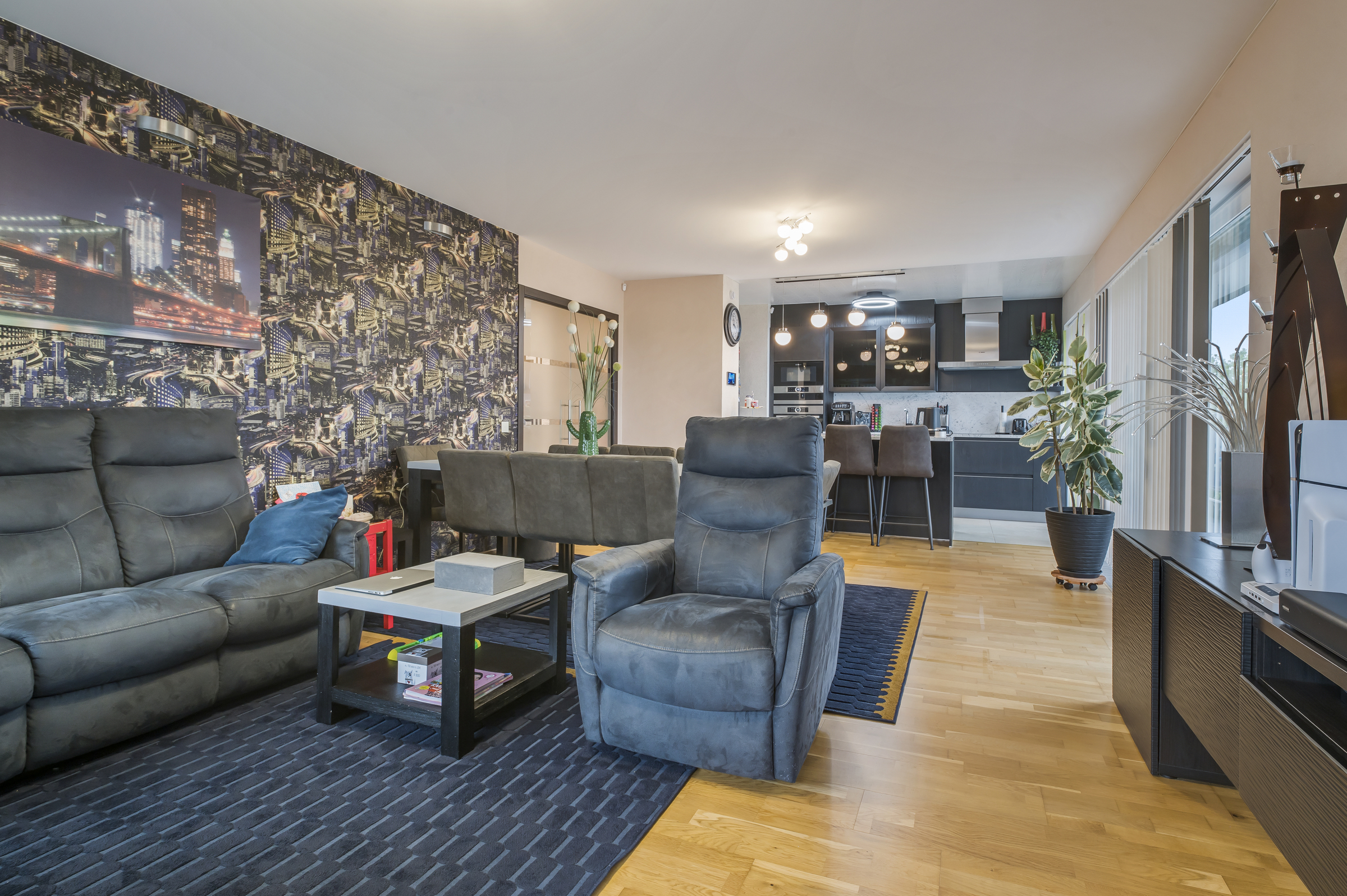 Luxueus gerenoveerd appartement met domotica en terras - foto 1