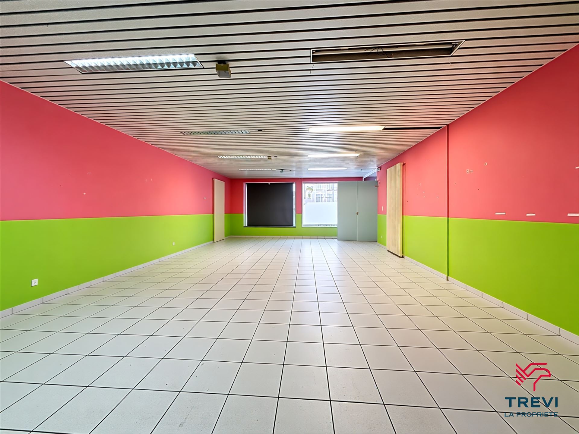 Commercial for sale in Courcelles - photo 1