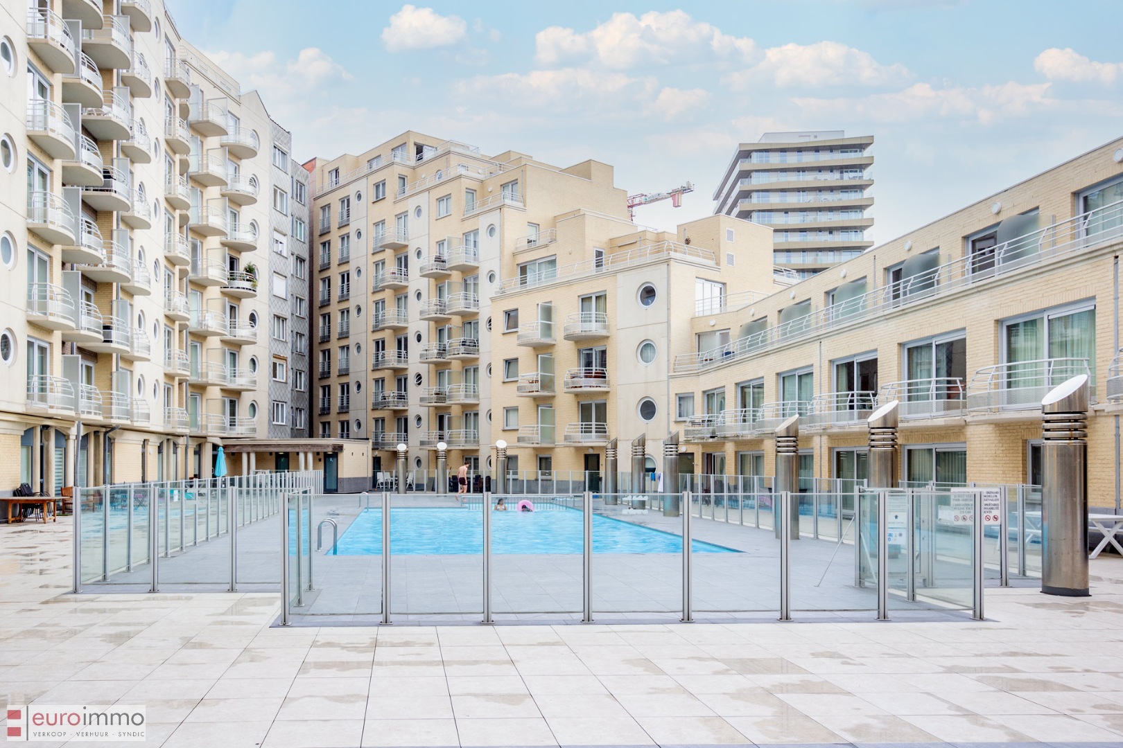Leuk, ongemeubeld appartement met 2 slaapkamers te Oostende. - foto 1