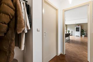 Dit gezellig en instapklaar appartement bevindt zich op de gelijkvloerse verdieping van een appartementsblokje in het bruisende Putte...