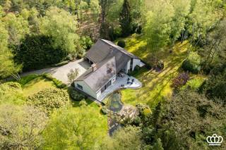 Zeer ruime en lichtrijke 70’s villa op een zonnig en privaat perceel van 6.160 m² in Kapellenbos! Met eventuele mogelijkheid tot verkaveling in...