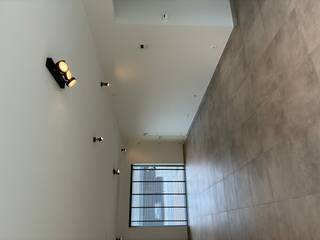 Te huur: moderne, ruime woning in Beveren-Leie, gelegen in een rustige residentiële omgeving. Deze woning, gebouwd in 2008, combineert een...