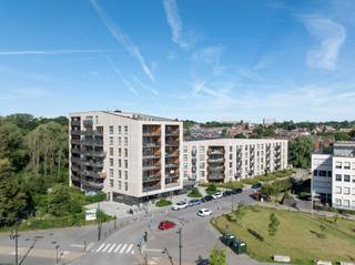 <p>Project Ananda heeft voor u een ideale leefomgeving gecreëerd bestaande uit 3 eigentijdse residenties, helemaal afgestemd op uw behoeften, in een aangelegd privépark vlak bij alle faciliteiten en slechts 5 km van hartje Brussel. Uw nieuwe thuis is opgetrokken met de nieuwste bouwtechnieken en voorzien van de beste energieprestaties en een superieure akoestiek. De bewoners genieten dus van een prachtig uitzicht op de vijver en het groen.<br /><br />De zuidelijke rand van de gemeente Neder-over-Heembeek, waar Ananda ligt, loopt langs het kanaal en vormt de grens met de gemeenten Schaarbeek, Evere en Laken. De Brusselse Grote Markt ligt op slechts 5 kilometer, De Ring en A12 bevinden zich op 5 minuten rijden.<br /><br />Residentie Magnolia bestaat uit 47 appartementen met één, twee of drie slaapkamers en 2 commerciële ruimtes. Dankzij de ligging genieten de verschillende types appartementen van residenties Magnolia van het vele daglicht dat binnenvalt. De grote ramen nodigen uit om te genieten van de terrassen. De laatste appartementen zijn ondertussen instapklaar tegen de akte. Contacteer ons snel voor een bezoek ter plaatse.</p><p>Tijdelijke actie! Koop nu en krijg een tweede kelderberging twv € 4500 gratis. Voor investeerder bieden wij tevens 6 maand verhuurgarantie aan!</p>