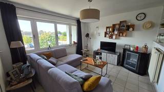 Dit appartement is gelegen in het centrum van Koekelare, nabij De Buidel en de markt.<br /><br />Kleine residentie met slechts 2 appartementen. Geen extra syndic kosten.<br /><br />Centrale verwarming op aardgas aanwezig.