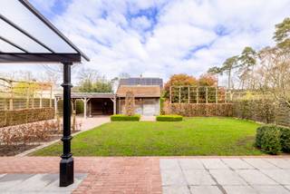 Energiezuinige villa met 5slk en 2bdk op ca 571m² gelegen in een doodlopende straat.De virtuele tour vind je op...