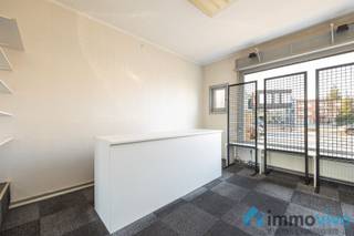 Studio appartement op de begane grond op een centrale locatie in Edegem DIt appartement op de begane grond bevindt zich aan het gemeenteplein in het...