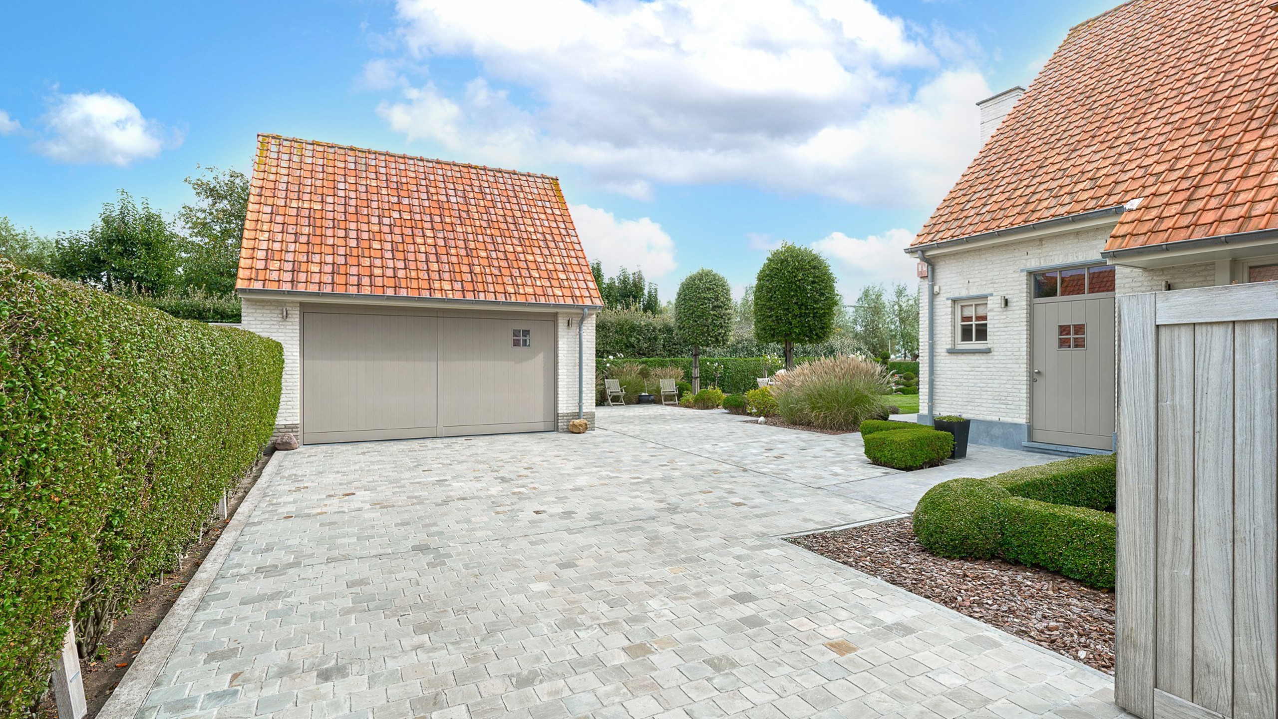 Mooie recente woning rustig gelegen in Knokke, op enkele passen van Duinenwater, de zee en het centrum. - foto 3