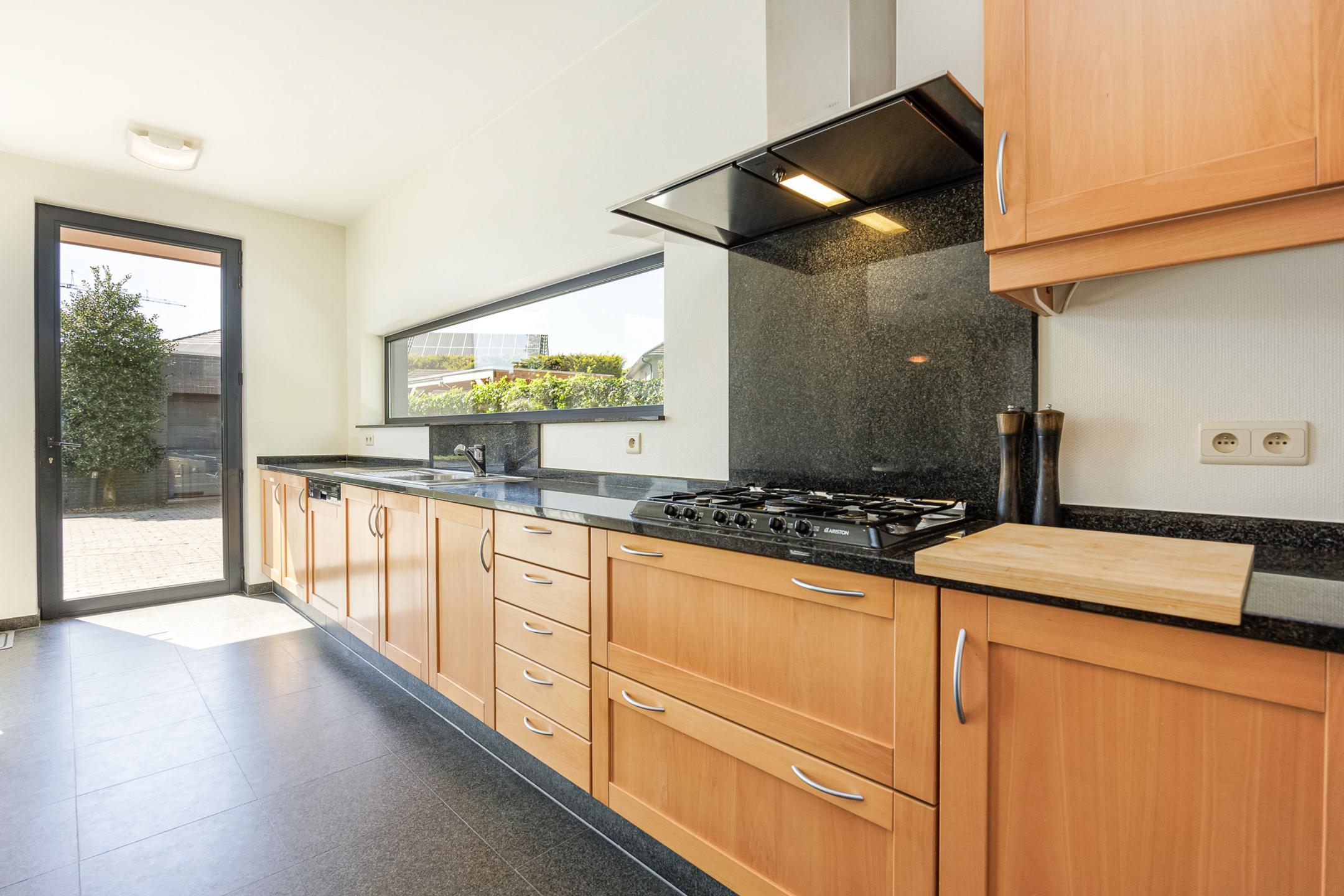 Ruime gezinswoning met 4 slpk. Epc 216 kWh/m² (C) EK conform - foto 4