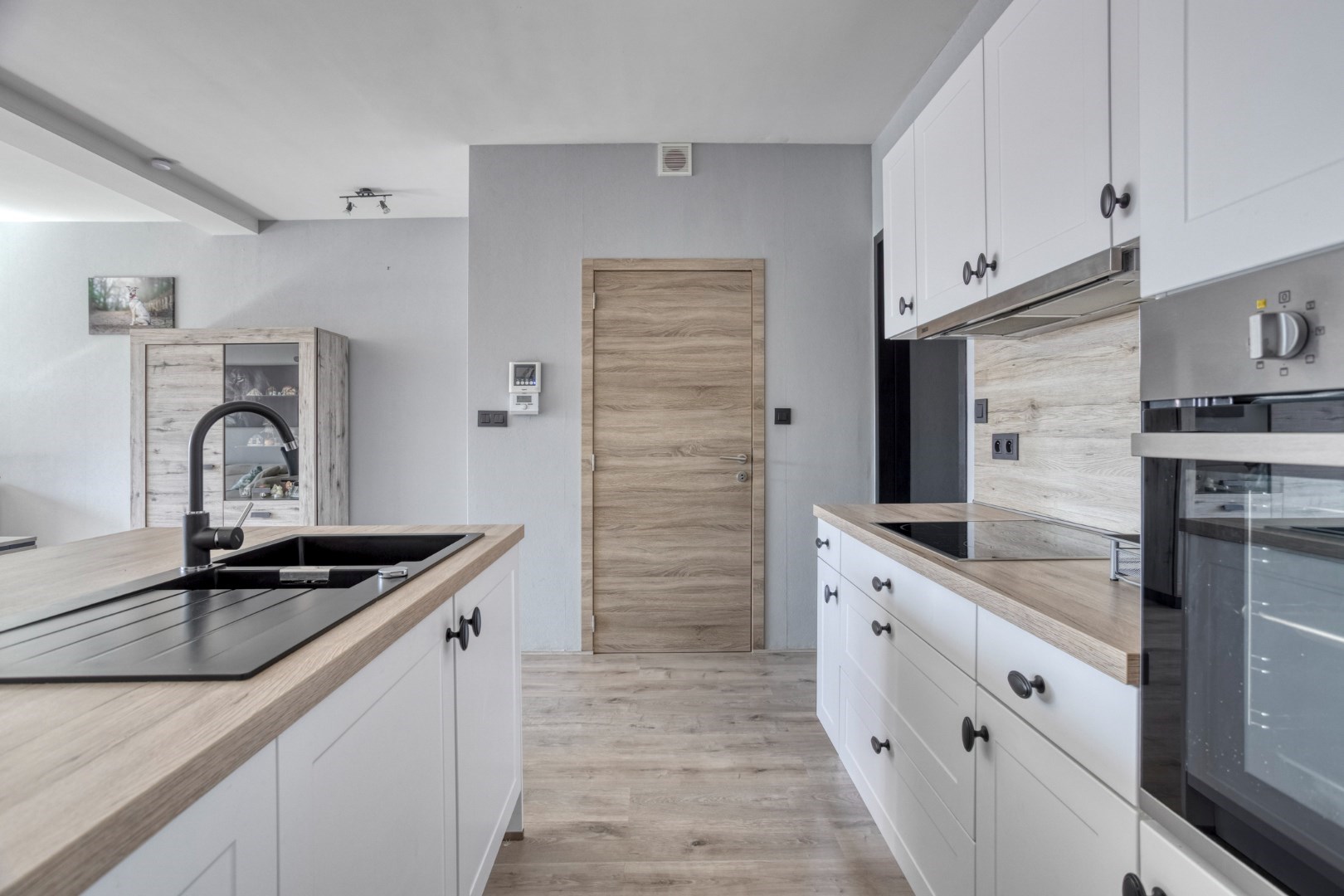 Energiezuinig gelijkvloers 2 slpk. appartement met 2 garages en staanplaats in Leopoldsburg - foto 5