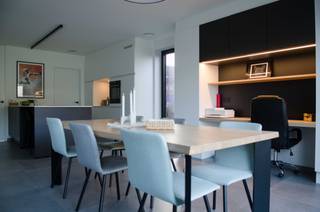 Ben je op zoek naar een instapklare moderne woning met hedendaags comfort op een prachtige locatie?Dan is deze energiezuinige halfopen bebouwing in...