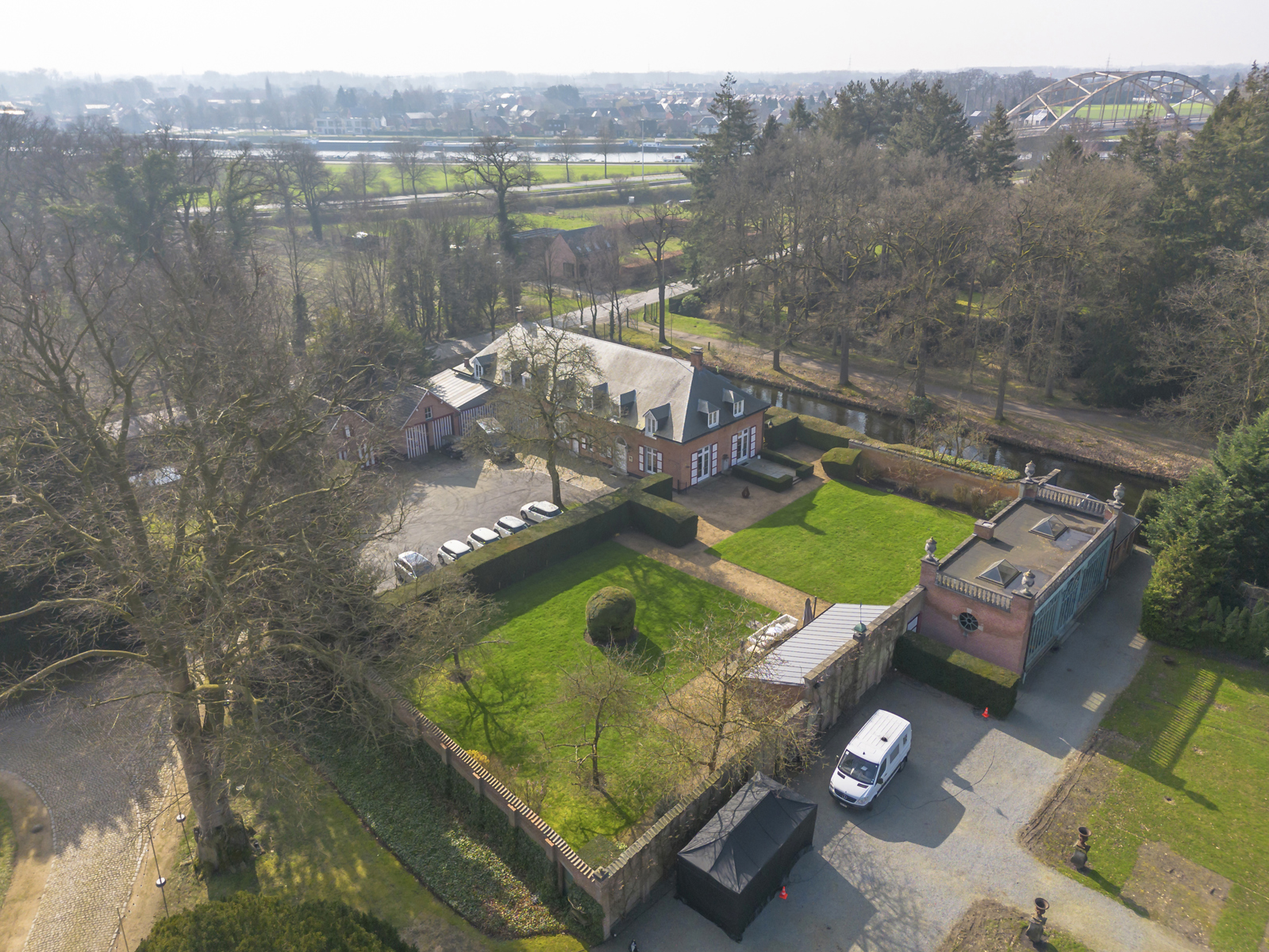 Koetshuis aan kasteel Belvédère te Wijnegem - foto 2