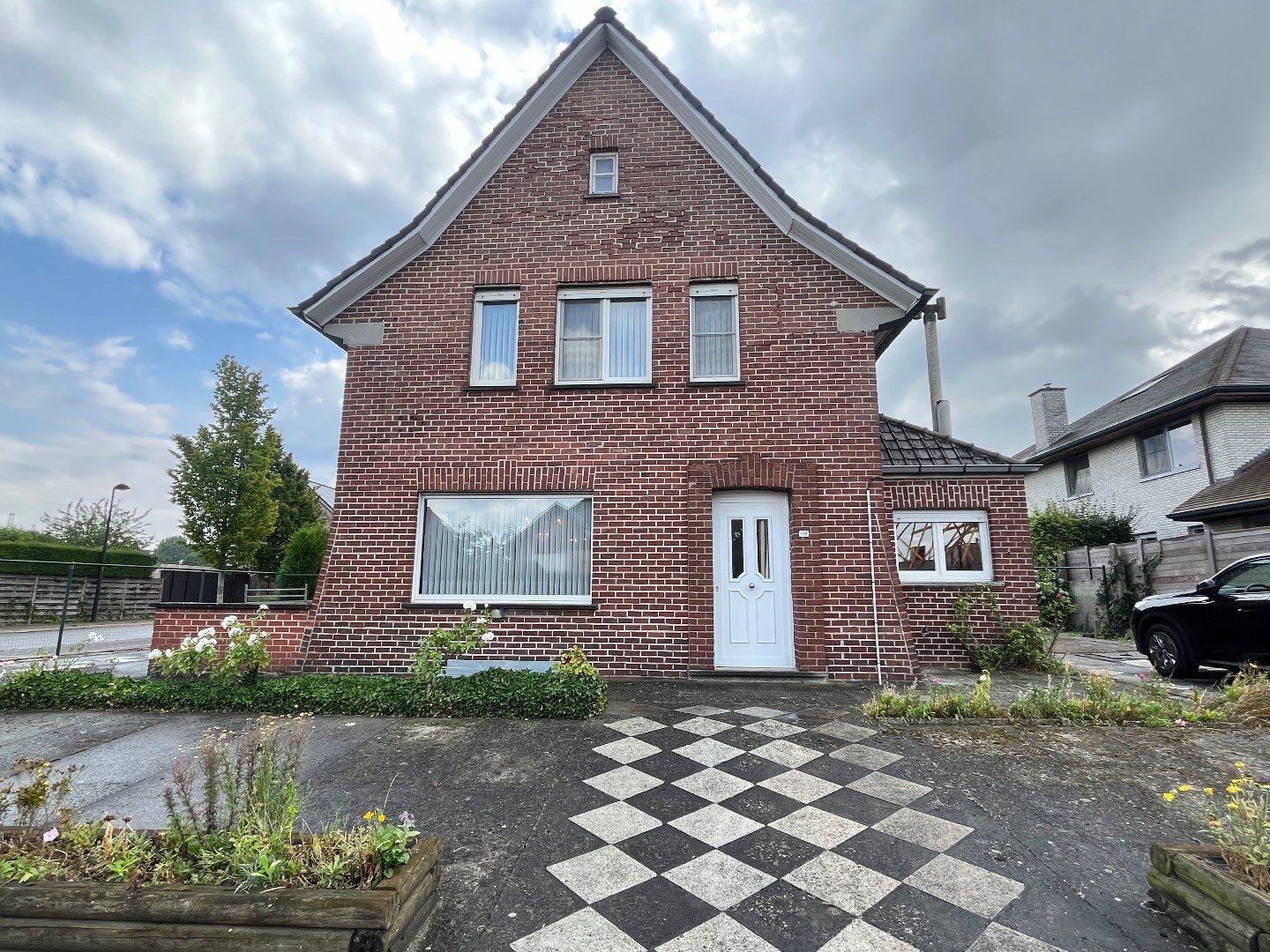 Alleenstaande woning te koop in Kuurne met ruime tuin, 3 slaapkamers en een topligging. - foto 2