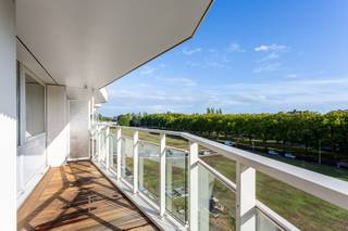 Dit recent gerenoveerde appartement bevindt zich op een rustige, groene locatie met een prachtig open uitzicht.Alles wat je nodig hebt ligt op...