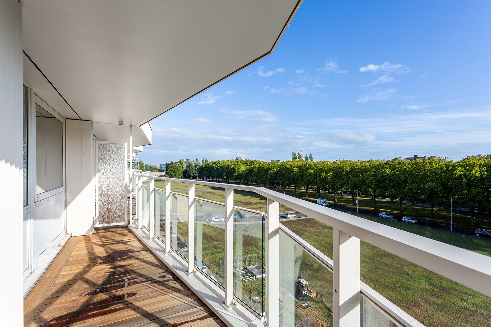 Instapklaar 3-slaapkamerappartement op de 5e verdieping met zuidgericht terras - foto 2