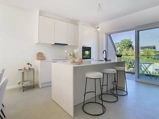 Ontdek dit schitterende nieuwbouwappartement (89m²) op de tweede verdieping van een kleinschalige en energiezuinige residentie, perfect gelegen in...