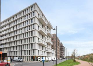 Aan het station van Brugge bevindt zich een gemeubelde, trendy studentenkamer op de vijfde verdieping van de recente residentie B/KOT op een...
