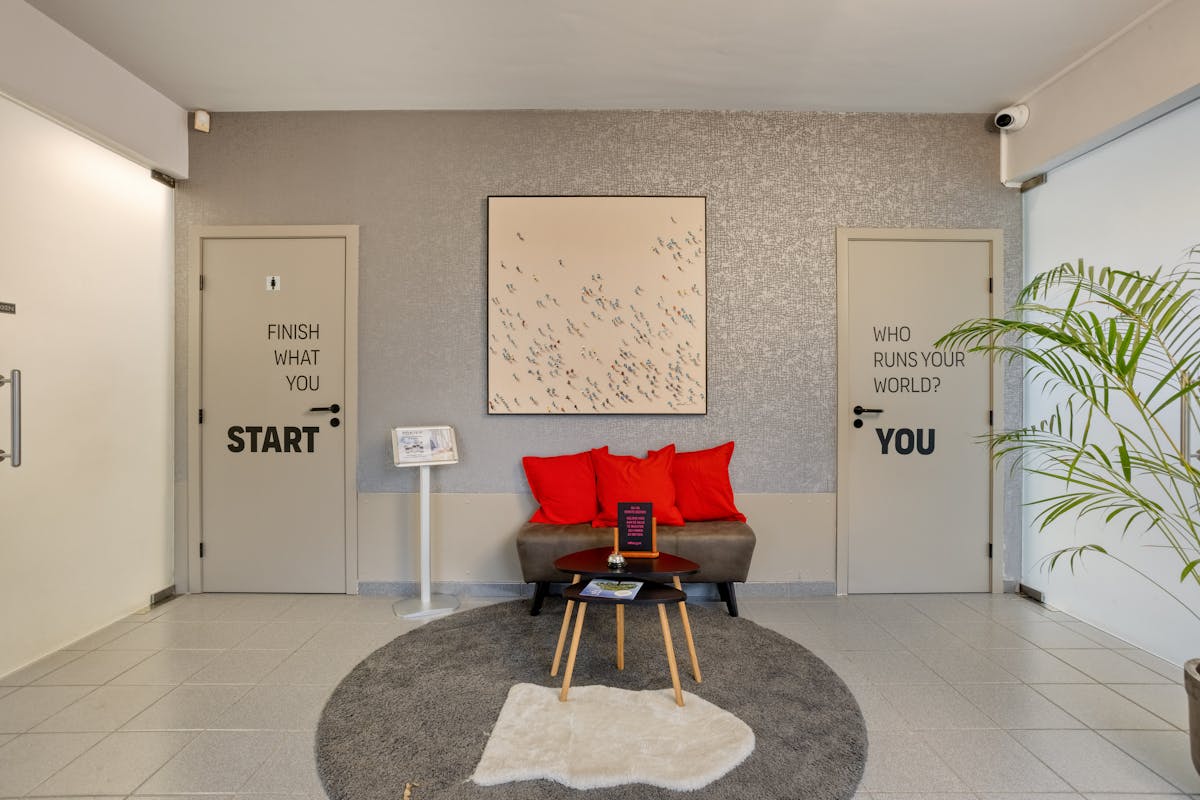 Instapklaar commercieel gelijkvloers op toplocatie in hartje Grimbergen - foto 4