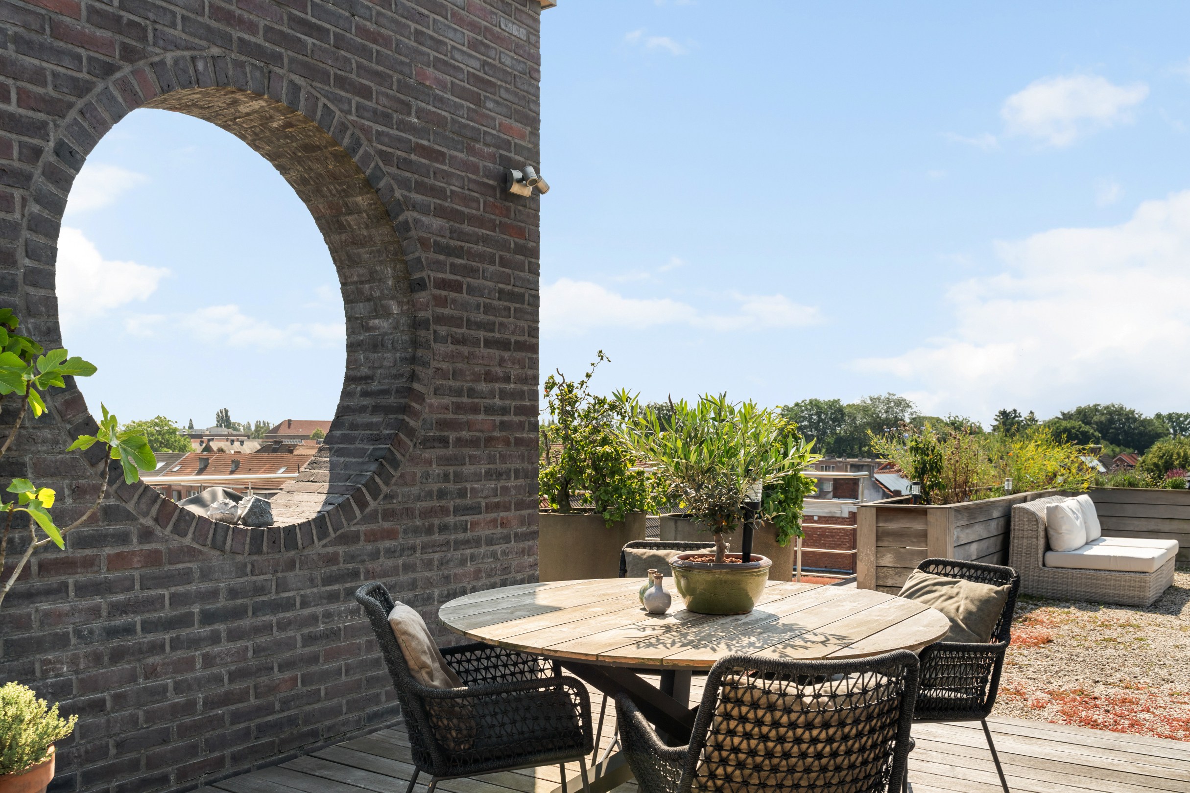 Extraordinary penthouse of approximately 385 m² and large terraces near the Grand Place. - photo 4