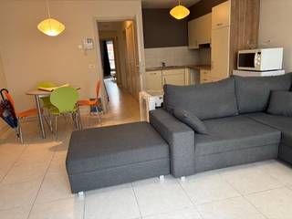 Gemeubeld appartement bestaande uit : inkomhall met apart toilet, open keuken, berging, living met terras, één slaapkamer en badkamer...