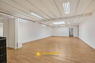 Uniek gelijkvloers appartement van 250 m² met 4 slaapkamers en 2 badkamers te koop in het centrum van Stekene!In het hart van Stekene, op...