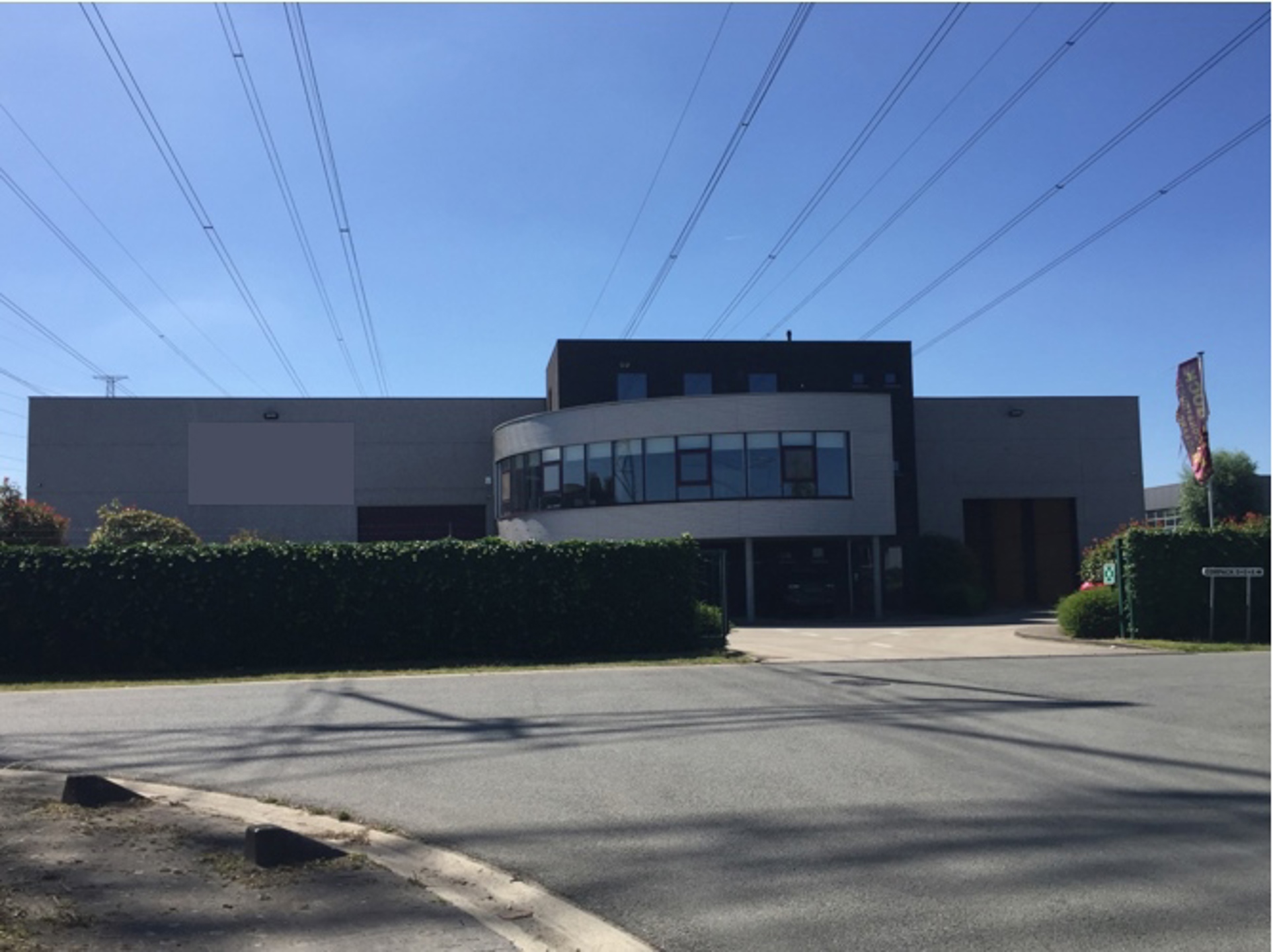 Magazijn 1.375m², hoogte 8m en kantoor 290m² en parking 9 pl - foto 4