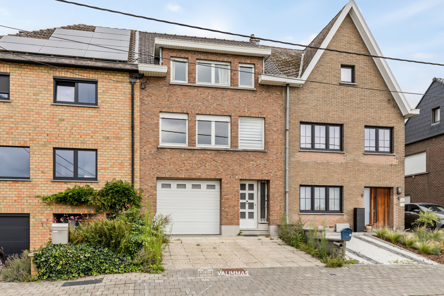 Verzorgde en welgelegen rijwoning met ruime garage, tuin... - foto 1