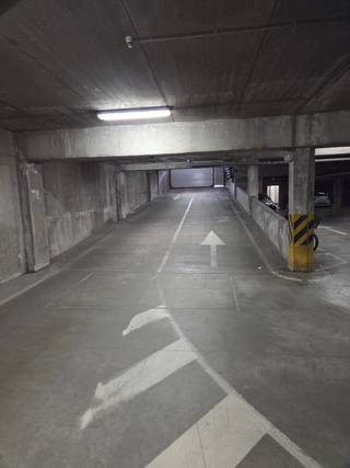 Ondergrondse autostaanplaats Stadskern LeuvenIn het centrum van Leuven, namelijk in de Tiensestraat verkopen wij een ondergrondse autostaanplaats.De...