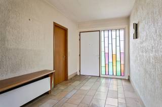 Deze woning in authentieke jaren '60-stijl biedt een prachtig renovatieproject met veel potentieel.De indeling is functioneel en ruim opgezet, met...