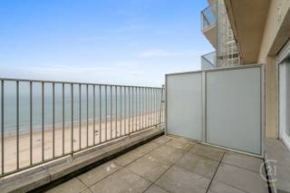 Deze gezellige studio aan de Koning Ridderdijk in Westende geniet van een uitzonderlijke ligging op de zevende verdieping, met een prachtig en...