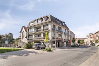 Dit veelzijdige pand van ca. 310 m² (ca. 211 m² handelsruimte + ca. 99 m² appartement) biedt de perfecte basis voor jouw onderneming. Dankzij...