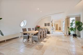 Dit appartement, gebouwd in 1994, ligt op een toplocatie in het hart van Waregem, met winkels, horeca en openbaar vervoer op wandelafstand. Dankzij...