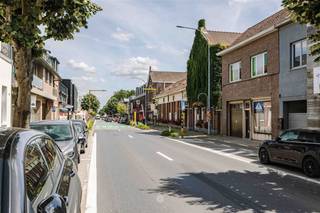 DESTELBERGEN: Woonst/ appartement met veelzijdige (handels)ruimte in de dorpskern van DestelbergenIn hartje Destelbergen, langs de...