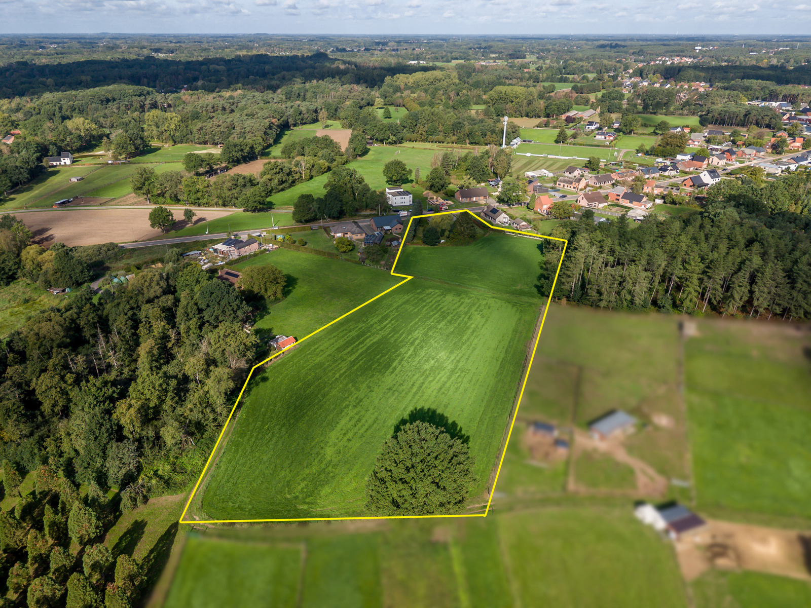 Te renoveren gelijkvloerse woning op perceel van 17.207m² - foto 2