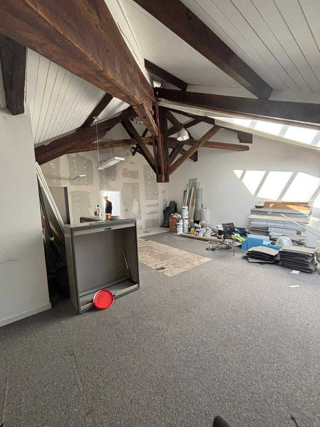 Commercial for rent in Waterloo - photo 4