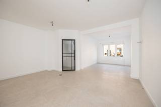 <p><span>This recently renovated home is located on a quiet, tree-lined one-way street (30-zone), with the public Borgersteinpark at its end. The very favorable EPC score of 64 kWh/m²/year (Label A) was achieved by installing thick layers of insulation, radiant floor heating, a condensing boiler, 6 solar panels, and new PVC windows. All walls have already been painted white. In terms of luxury and comfort, highlights include a metal door with glass (living room), profiled overlay doors, LED ceiling spotlights, a coat closet, electric roller shutters, and a Bora cooktop. The large living room, with its open kitchen and dining area, is completely open-concept. The custom kitchen, featuring wood cabinet fronts and an island (with seating), is equipped with Bosch appliances: a large freezer, a large refrigerator, a combi-oven, a microwave, and a dishwasher. The beautiful Bora induction cooktop with integrated range hood costs approximately €4,000. Through the sliding window, you look out onto a fenced-in lawn with a patio (outdoor faucet) and enjoy privacy and a view of the neighbors’ palm trees. The storage/laundry room is separated from the toilet area—which features a vanity unit and a wall-mounted toilet—by a partition. The bathroom has space for a double vanity with wooden fronts, a mirror with integrated lighting, a tall cabinet (black interior), a decorative radiator, and a walk-in shower with a glass wall. The two large rooms on the first floor are complemented by a third bedroom (with two Velux windows), which</span><span> occupies</span><span>the entire</span><span><sup>second</sup></span><span> floor under the new roof and is enclosed at the bottom of the stairs by a sliding glass door.</span></p><p><span> </span></p>