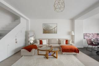 Bright and energy-efficient duplex apartment in the heart of Zellik, located in a small-scale building with only two apartments.On the ground floor,...