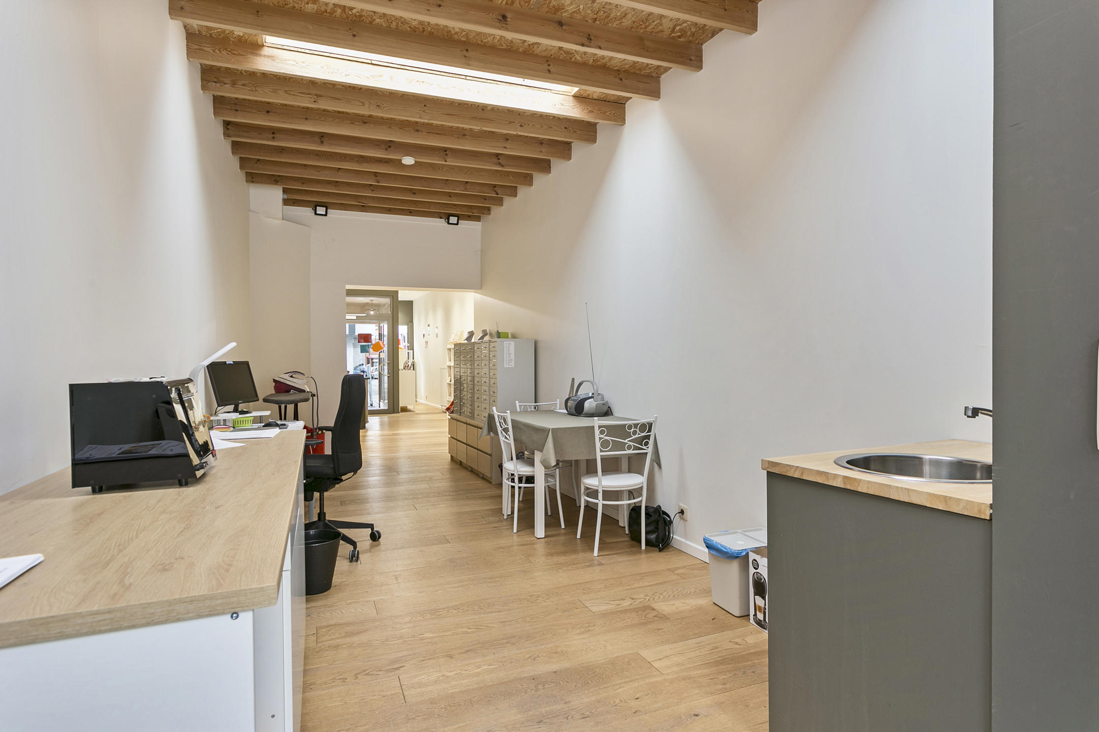 Gerenoveerd handelspand met duplex-appartement. - foto 4