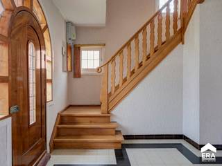 <p>Aangename en verzorgde gezinswoning met 3 slaapkamers In Pelt op een prachtig perceel van 11a11ca. De woning is door de jaren heen goed onderhouden door de eigenaars, maar de koper dient rekening te houden met opfriswerken. Deze woning leent zich prima tot eventuele renovatie of modernisering.</p><p><strong><u>Enkele troeven:</u></strong></p><ul><li>Gunstige ligging in een groene omgeving.</li><li>Onderwijs op wandel-/fietsafstand.</li><li>Dicht bij diverse winkels</li><li>Mooi perceel van 11a11ca</li></ul><p>Indeling: zie bijgevoegde plannen</p>